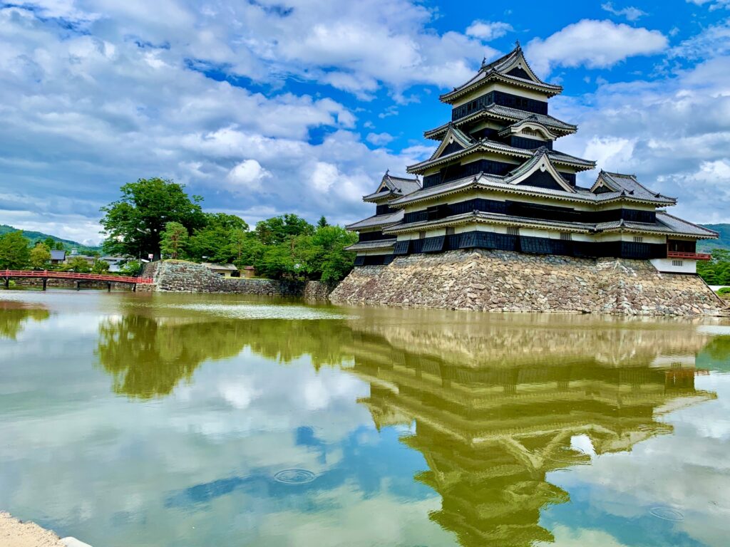 長野県の障害者雇用の事例を紹介する記事のトップ画像で、長野県を象徴する松本城の写真です。