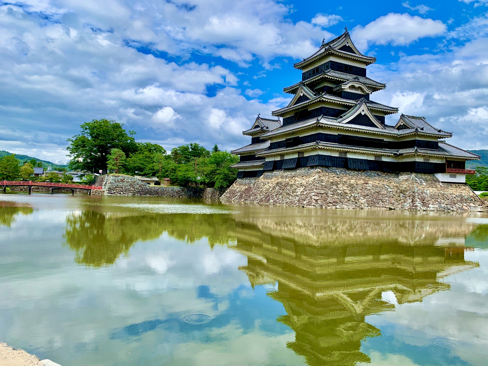 長野県の障害者雇用の事例を紹介する記事のトップ画像で、長野県を象徴する松本城の写真です。
